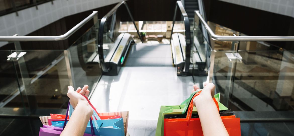crop-hands-holding-paper-bags (1)